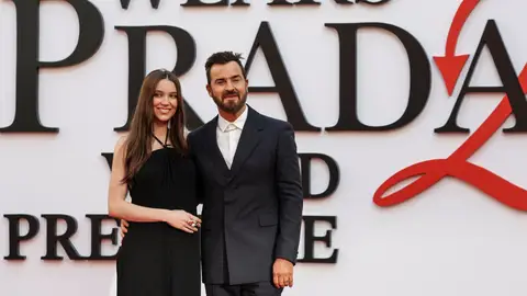 Justin Theroux y Nicole Brydon Bloom reaparecen en la premiere de El diablo viste de Prada 2 Justin Theroux y Nicole Brydon Bloom reaparecen en la premiere de El diablo viste de Prada 2