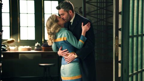 &iexcl;Momento inc&oacute;modo en la f&aacute;brica! Bego&ntilde;a se marcha tras ver a Andr&eacute;s y Valentina bes&aacute;ndose