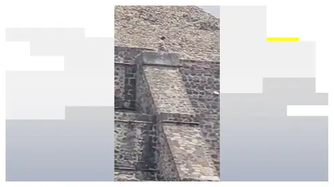 Se sube a la Pirámide de la Luna y abre fuego Se sube a la Pirámide de la Luna y abre fuego