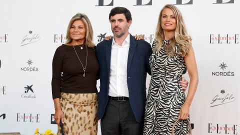 Antonio Matos,Cari Lapique y Carla Goyanes