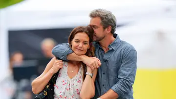 Katie Holmes y Joshua Jackson en su película Happy Hours Katie Holmes y Joshua Jackson en su película Happy Hours