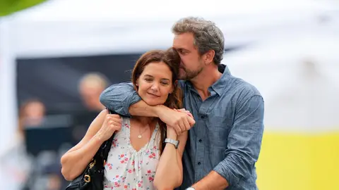 Katie Holmes y Joshua Jackson en su película Happy Hours Katie Holmes y Joshua Jackson en su película Happy Hours