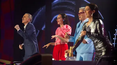 ¿Qué dúo se esconderá bajo Chanclas? La teoría de Ruth Lorenzo convence a Ana Milán ¿Qué dúo se esconderá bajo Chanclas? La teoría de Ruth Lorenzo convence a Ana Milán