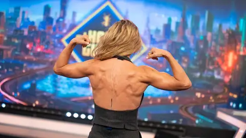 La petición especial de Pablo Motos a Elsa Pataky en El Hormiguero: "¿Me puedes enseñar la espalda?" La petición especial de Pablo Motos a Elsa Pataky en El Hormiguero: "¿Me puedes enseñar la espalda?"