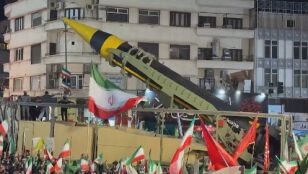 Misil bal&iacute;stico exhibido en Ir&aacute;n