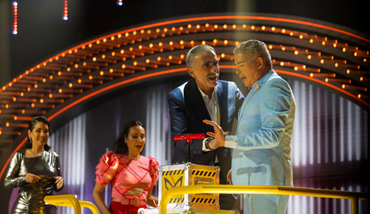 Boris, dispuesto a &ldquo;hacer historia&rdquo; en Mask Singer y se&ntilde;ala a Amaia Montero como Troglodita