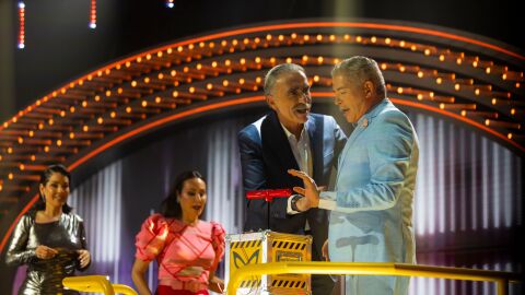 Boris, dispuesto a &ldquo;hacer historia&rdquo; en Mask Singer y se&ntilde;ala a Amaia Montero como Troglodita