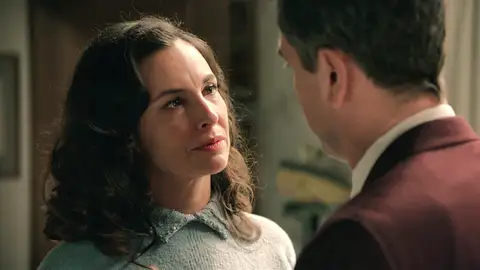 Beatriz continúa con su juego de seducción a Gabriel Beatriz continúa con su juego de seducción a Gabriel