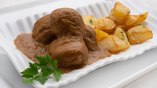 Receta de albóndigas al chocolate, de Karlos Arguiñano: "No saben a chocolate, pero les da un puntito muy interesante" Receta de albóndigas al chocolate, de Karlos Arguiñano: "No saben a chocolate, pero les da un puntito muy interesante"