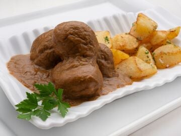 Receta de alb&oacute;ndigas al chocolate, de Karlos Argui&ntilde;ano: "No saben a chocolate, pero les da un puntito muy interesante"