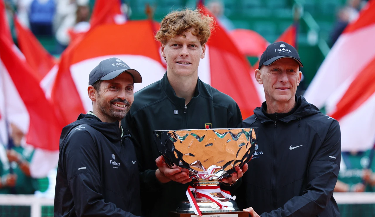 Simone Vagnozzi, junto a Sinner y Cahill tras la final de Montecarlo