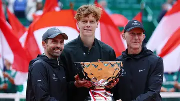 Simone Vagnozzi, junto a Sinner y Cahill tras la final de Montecarlo Simone Vagnozzi, junto a Sinner y Cahill tras la final de Montecarlo