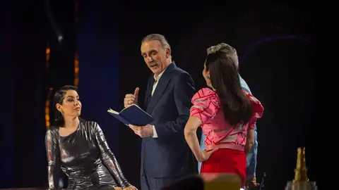 Juan y Medio se pierde con las influencers y sigue afirmando que Chihuahua es Paulina Rubio Juan y Medio se pierde con las influencers y sigue afirmando que Chihuahua es Paulina Rubio