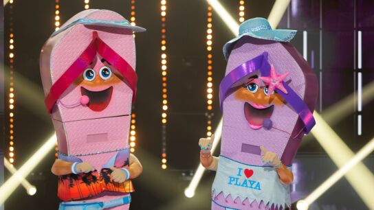 &iexcl;Son dos! Chanclas se convierten en el d&uacute;o favorito de Mask Singer con &lsquo;La chica del bikini azul&rsquo; 