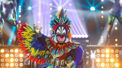 Loro confunde a los investigadores de Mask Singer con ‘Gloria’: “Parece una chica de repente” Loro confunde a los investigadores de Mask Singer con ‘Gloria’: “Parece una chica de repente”