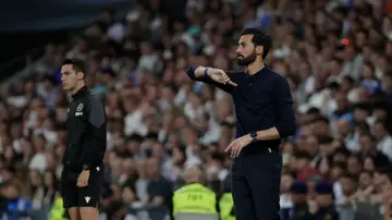 Arbeloa da instrucciones a sus jugadores en el partido ante el Alavés Arbeloa da instrucciones a sus jugadores en el partido ante el Alavés