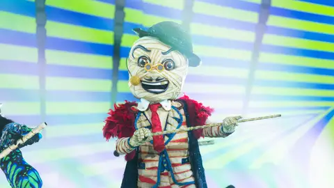 Momia vuelve a brillar en Mask Singer al más puro estilo Kevin Bacon con ‘Footloose’ Momia vuelve a brillar en Mask Singer al más puro estilo Kevin Bacon con ‘Footloose’