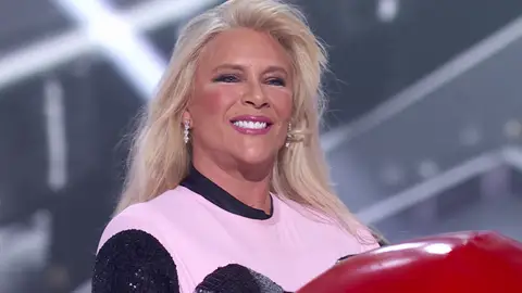 ¡Otra estrella internacional! Samantha Fox aparece bajo la máscara de Labios ¡Otra estrella internacional! Samantha Fox aparece bajo la máscara de Labios
