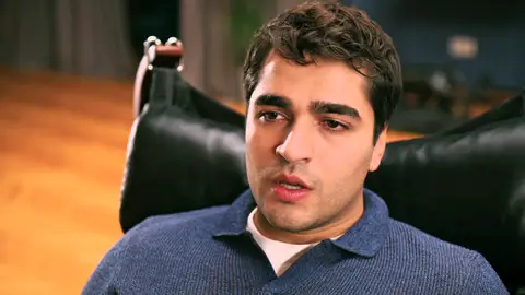 Ferit se queda sin salida tras el ultimátum de Seyran Ferit se queda sin salida tras el ultimátum de Seyran