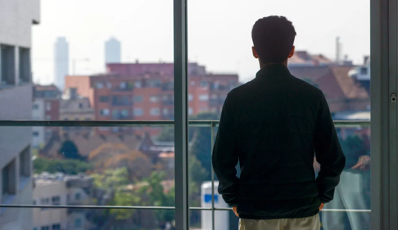 Logran frenar el síndrome de Tourette grave mediante electrodos en el cerebro: "Los tics empezaron a disminuir