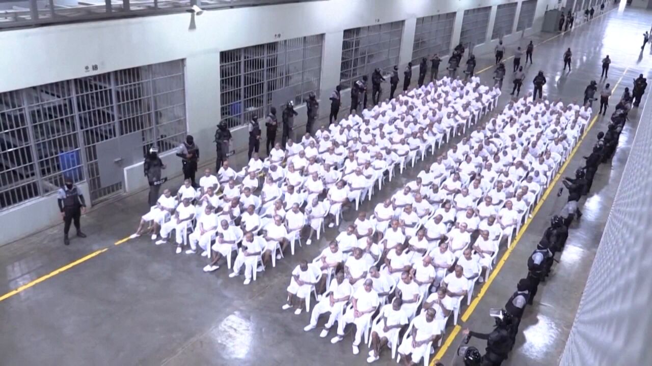 El Salvador celebra un juicio masivo contra 486 presuntos pandilleros
