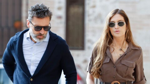 José Luis Cabrera y Sara Carbonero en la misa en honor a su madre en Corral de Almaguer