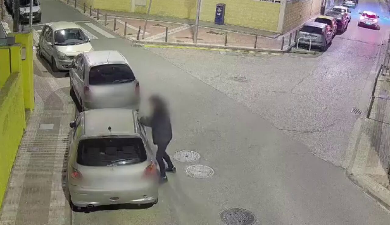 Detenidas dos personas por robar en el interior de ocho veh&iacute;culos en Collado Villalba