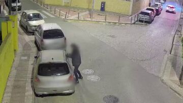 Detenidas dos personas por robar en el interior de ocho veh&iacute;culos en Collado Villalba