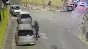 Detenidas dos personas por robar en el interior de ocho vehículos en Collado Villalba Detenidas dos personas por robar en el interior de ocho vehículos en Collado Villalba