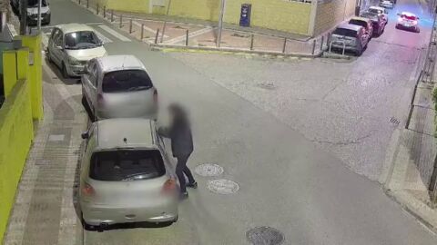 Detenidas dos personas por robar en el interior de ocho veh&iacute;culos en Collado Villalba