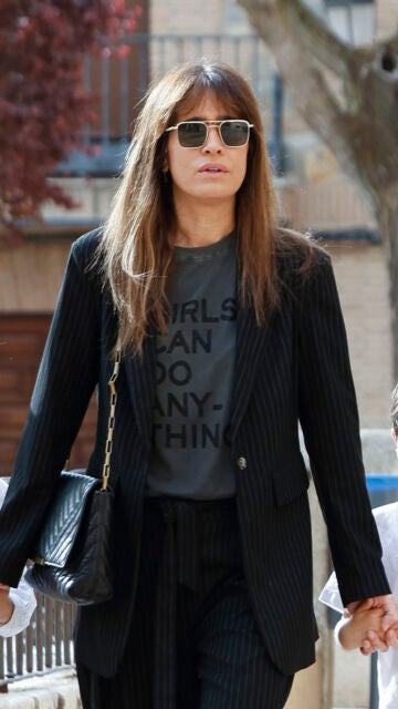 Isabel Jiménez acompaña a Sara Carbonero en la misa en honor a Goyi Arévalo