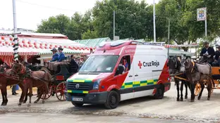 Ambulancia de Cruz Roja en la feria de Sevilla Ambulancia de Cruz Roja en la feria de Sevilla