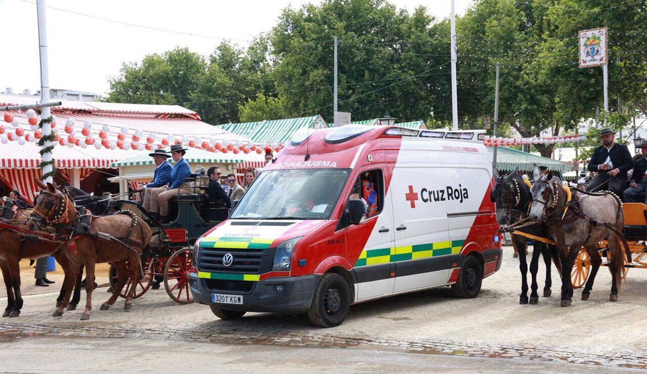 Ambulancia de Cruz Roja en la feria de Sevilla