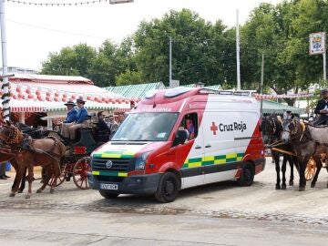 Ambulancia de Cruz Roja en la feria de Sevilla