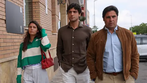 Tana Rivera, Tomás Páramo y Fran Rivera visitan a Roca Rey en el hospital Tana Rivera, Tomás Páramo y Fran Rivera visitan a Roca Rey en el hospital