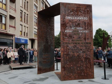 Conmemoraci&oacute;n del 89 aniversario del bombardeo de Gernika durante la Guerra Civil, este domingo, en Gernika 