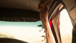 Persona mayor en un coche