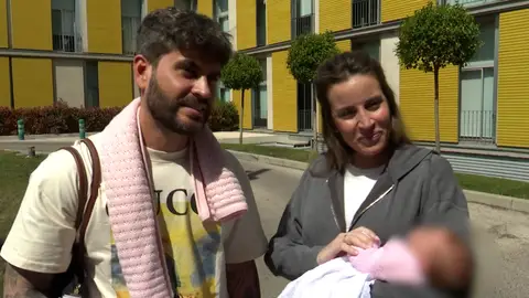 Rodri Fuertes y Marta Castro con su bebé Rodri Fuertes y Marta Castro con su bebé