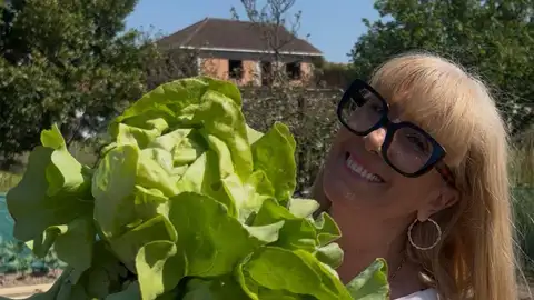 Fini Dorribo, en su huerta de Ourense. Fini Dorribo, en su huerta de Ourense.