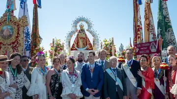El presidente de la Junta de Andalucía, Juanma Moreno, ante la Virgen durante la Misa de Romeros El presidente de la Junta de Andalucía, Juanma Moreno, ante la Virgen durante la Misa de Romeros