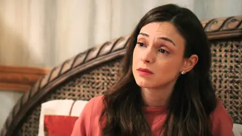 Seyran se convierte en el gran apoyo de Betül tras su crisis con Orhan Seyran se convierte en el gran apoyo de Betül tras su crisis con Orhan