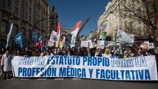 Los m&eacute;dicos madrile&ntilde;os retoman este lunes la tercera semana de huelga por el Estatuto Marco con nuevas concentraciones