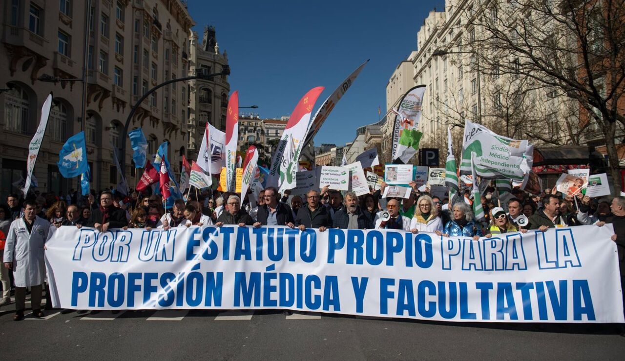 Los m&eacute;dicos madrile&ntilde;os retoman este lunes la tercera semana de huelga por el Estatuto Marco con nuevas concentraciones