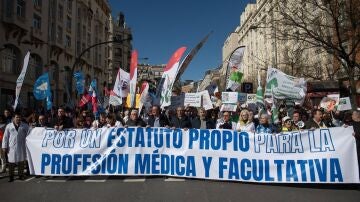 Los m&eacute;dicos madrile&ntilde;os retoman este lunes la tercera semana de huelga por el Estatuto Marco con nuevas concentraciones