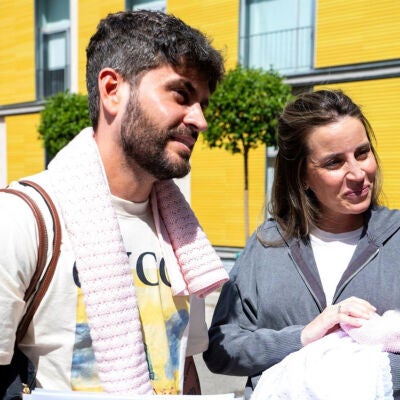Rodri Fuertes y Marta Castro con su beb&eacute;