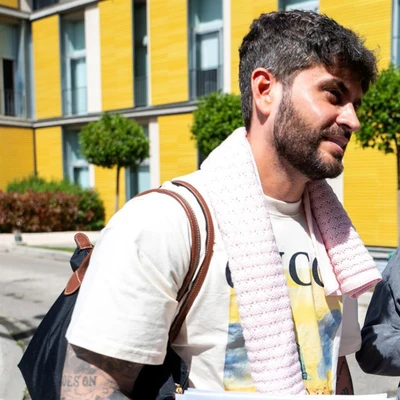 Rodri Fuertes y Marta Castro con su bebé