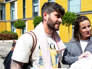 Rodri Fuertes y Marta Castro con su bebé Rodri Fuertes y Marta Castro con su bebé