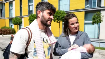 Rodri Fuertes y Marta Castro con su bebé Rodri Fuertes y Marta Castro con su bebé