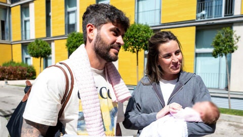 Rodri Fuertes y Marta Castro con su beb&eacute;