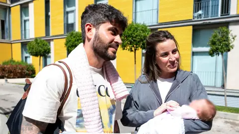 Rodri Fuertes y Marta Castro con su bebé Rodri Fuertes y Marta Castro con su bebé
